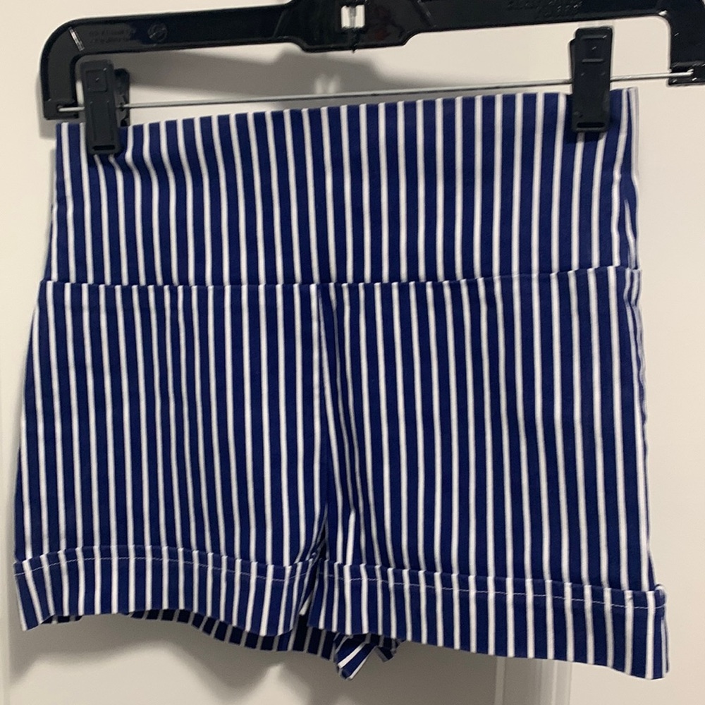 Charlotte Russe pull on wide band shorts